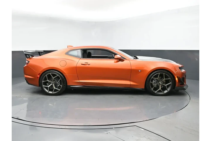 $27418 : Chevrolet Camaro 2022 LT 2dr image 3