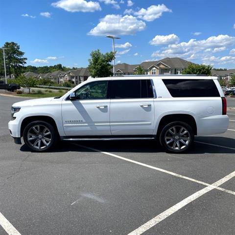 2015 Suburban LTZ 2WD image 3