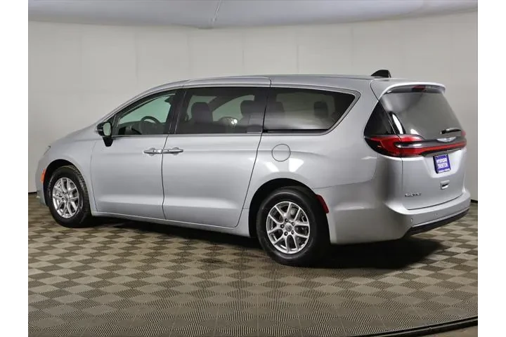 $24799 : Chrysler Pacifica 2024 Touri image 10