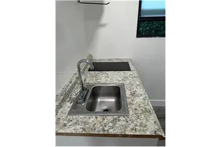 $1250 : Rental property with 1 bedro image 5