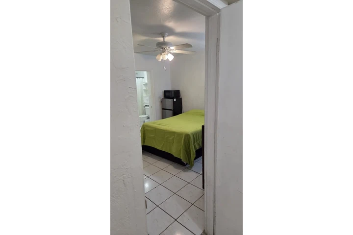 $900 : Cuarto todo incluido Kendall image 2