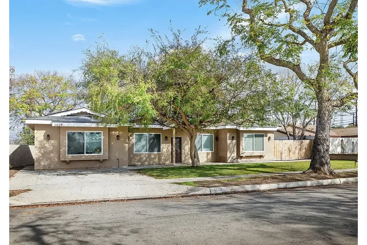 $1860 : The Amazing house with all the image 2