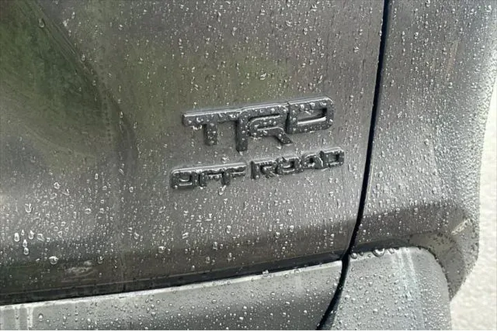 $29990 : Toyota RAV4 2021 AWD TRD Off image 6