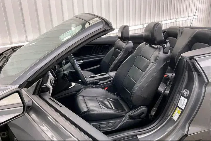 $22490 : Ford Mustang 2021 EcoBoost 2 image 8