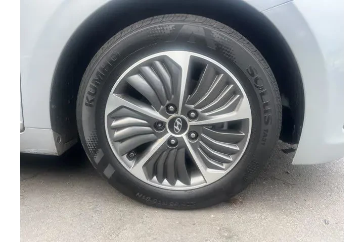 $18988 : Hyundai IONIQ Plug-in Hybrid image 4