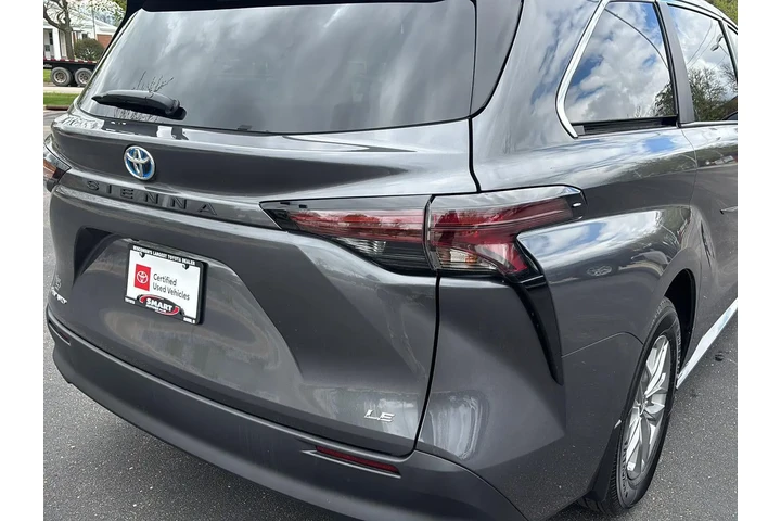 $46997 : Gold Certified 2025 Sienna LE image 9