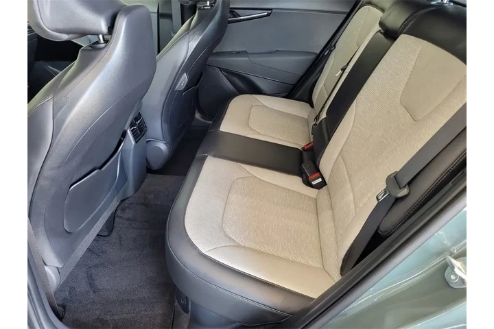 $34799 : 2025 Niro SX Touring image 8