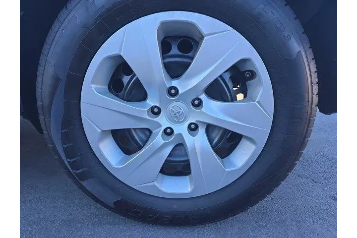 $25995 : Toyota RAV4 2021 LE 4dr SUV image 6