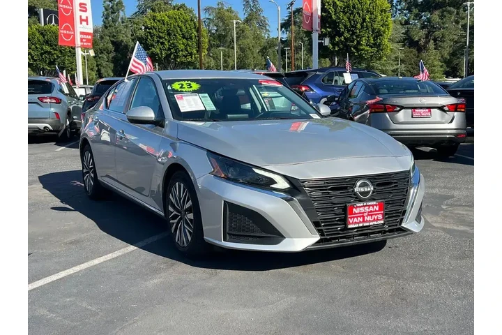 $18998 : Nissan Altima 2023 2.5 SV 4d image 7