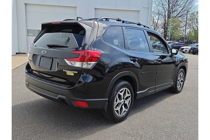 $26599 : Subaru Forester 2023 AWD Pre image 6