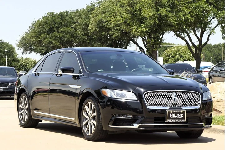 $26991 : 2018 Continental Premiere image 3