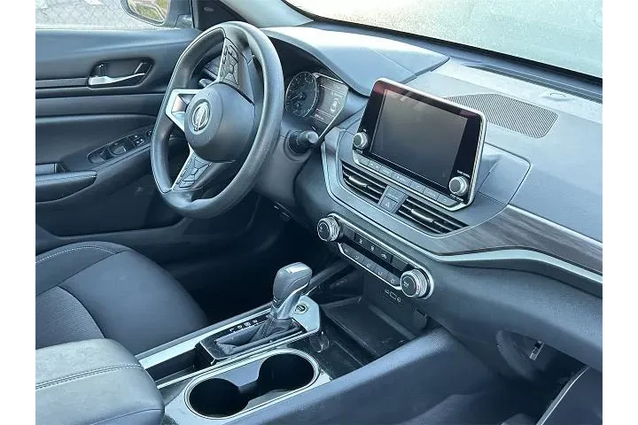 $17997 : Nissan Altima 2024 2.5 SV 4d image 6