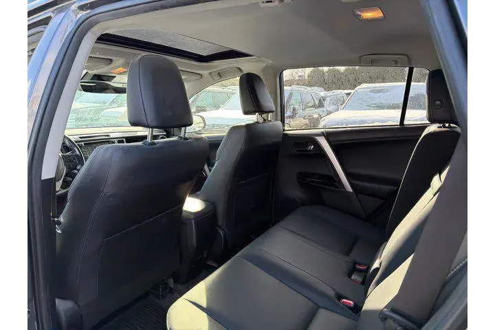 $17500 : Toyota RAV4 Hybrid 2017 AWD image 6