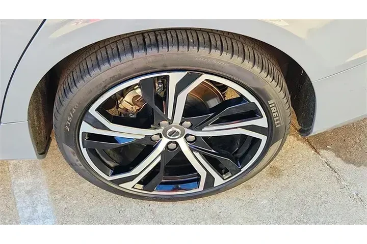 $25027 : Volvo S60 2024 B5 Plus Dark image 9