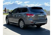 $9900 : 2015 Pathfinder SL thumbnail