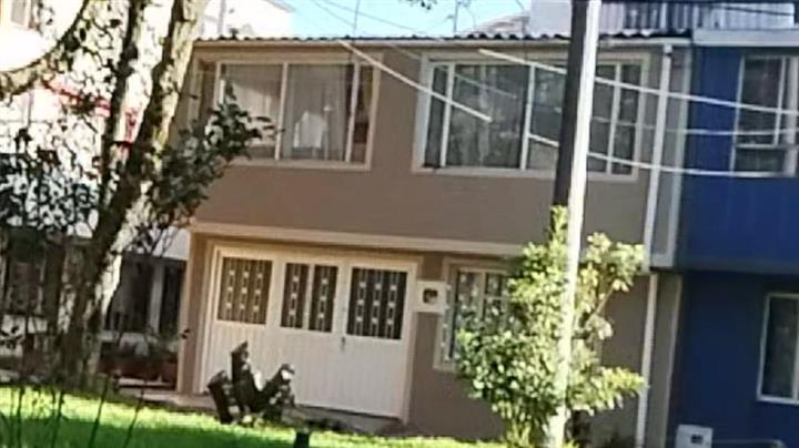 $380000000 : SE VENDE HERMOSA CASA ESQUINER image 2