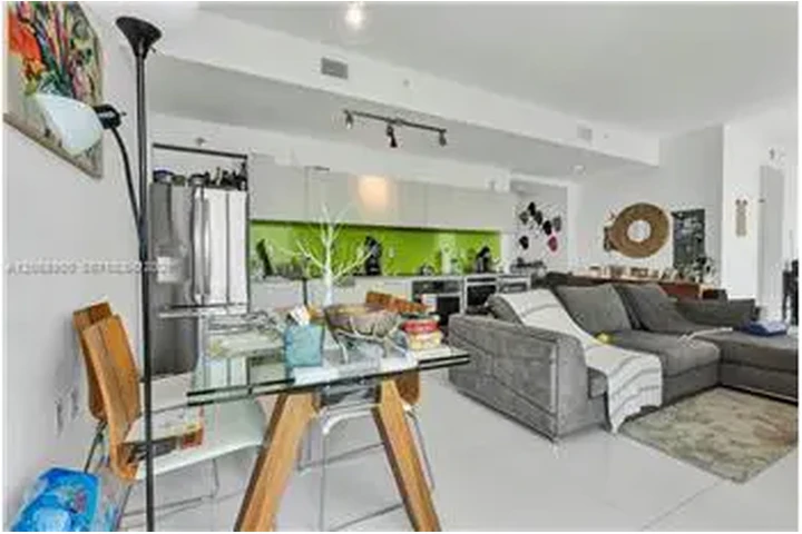 $4000 : Rental property with 1 bedro image 1