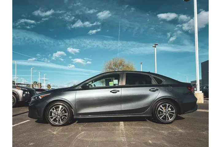 $14997 : Kia Forte 2022 LXS 4dr Sedan image 2