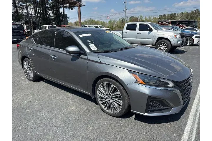 $24670 : Nissan Altima 2023 AWD 2.5 S image 2