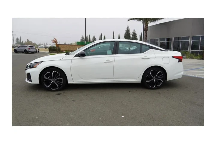 $19800 : 2024 Altima 2.5 SR image 9