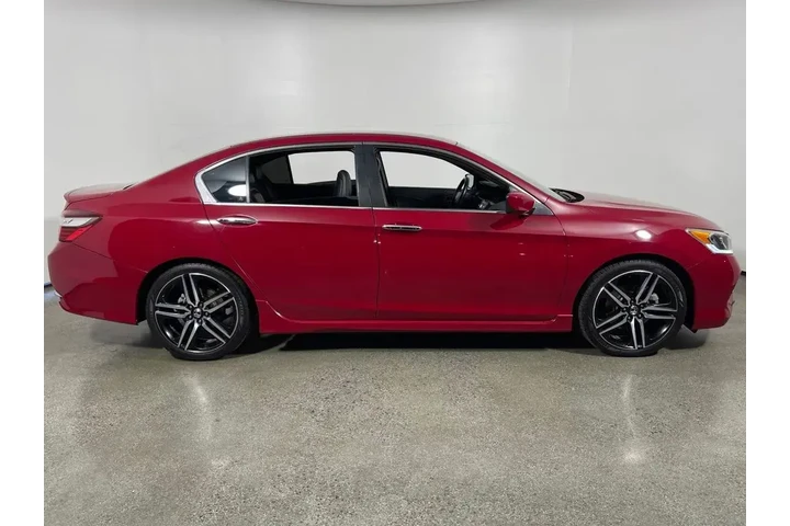 $13977 : Honda Accord 2017 Sport 4dr image 2
