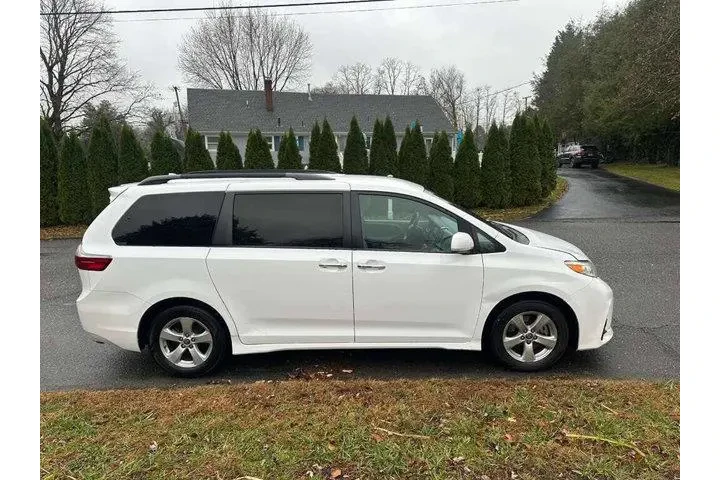$14995 : Toyota Sienna 2020 LE 7-Pass image 5