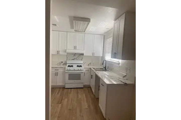 PALMDALE SE RENTA  CASA image 8