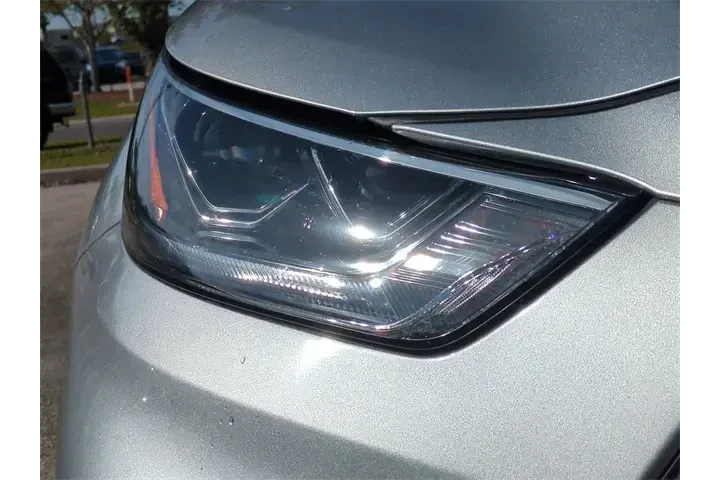 $32799 : Toyota Highlander 2023 L 4dr image 10