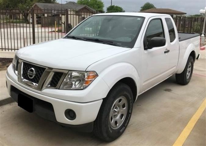 $6000 : 2010 Nissan Frontier XE King C image 1