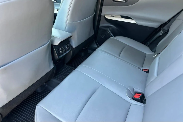 $36900 : Toyota Venza 2024 AWD XLE 4d image 6