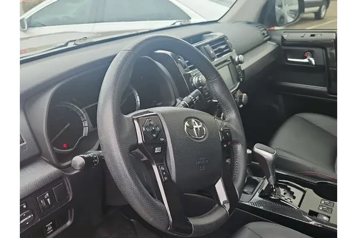 $36000 : Toyota 4Runner 2019 4x4 SR5 image 2