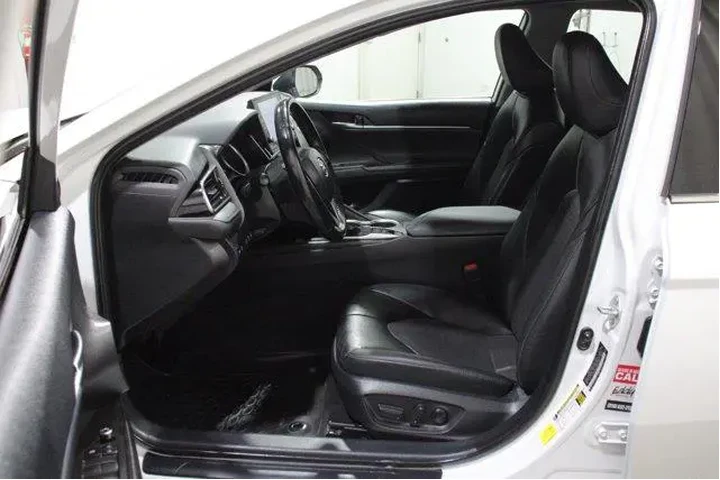 $26998 : Toyota Camry Hybrid 2022 XLE image 3