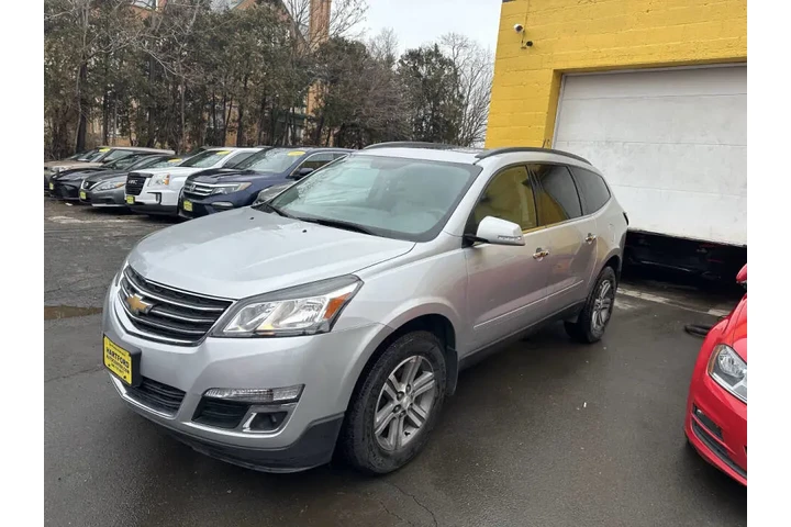 $10999 : 2017 Traverse LT image 4