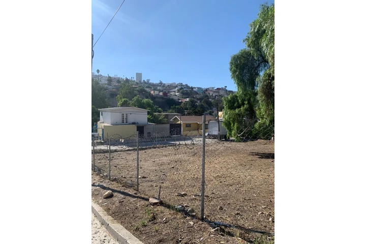 $1300 : Se Renta Terreno En Tijuana image 4
