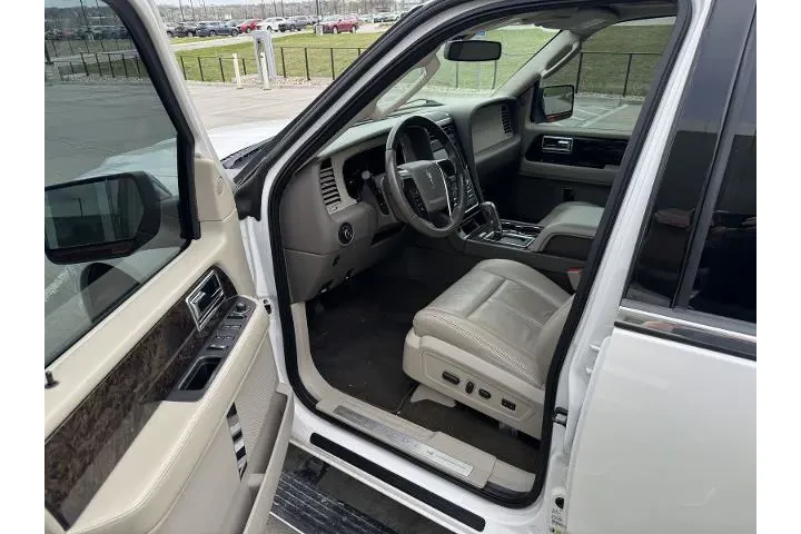 $19992 : Lincoln Navigator 2016 4x4 S image 5