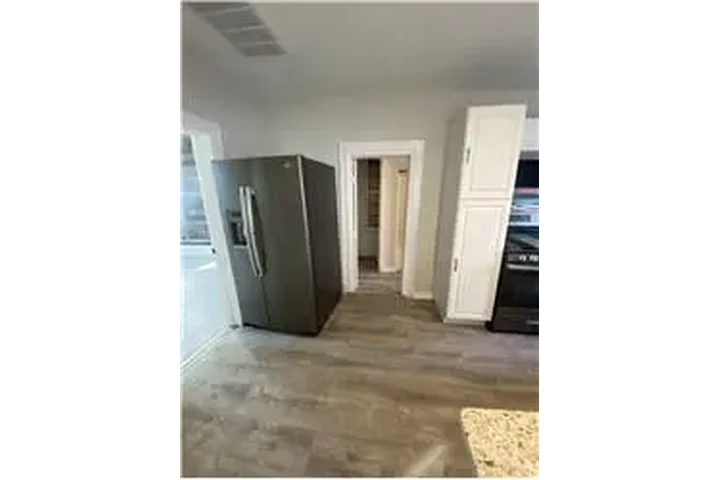 $1900 : Rental property with 2 bedro image 7