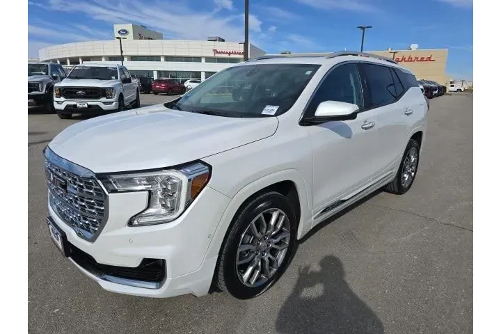 $26500 : GMC Terrain 2022 AWD Denali image 1