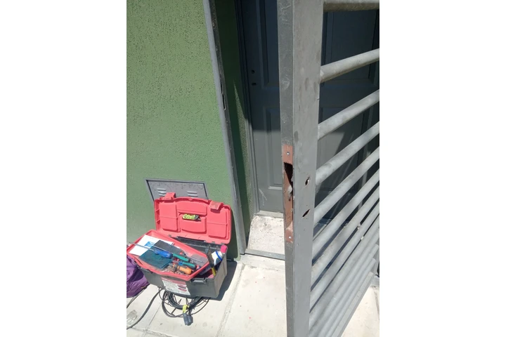 cerrajería de casas y autos image 1