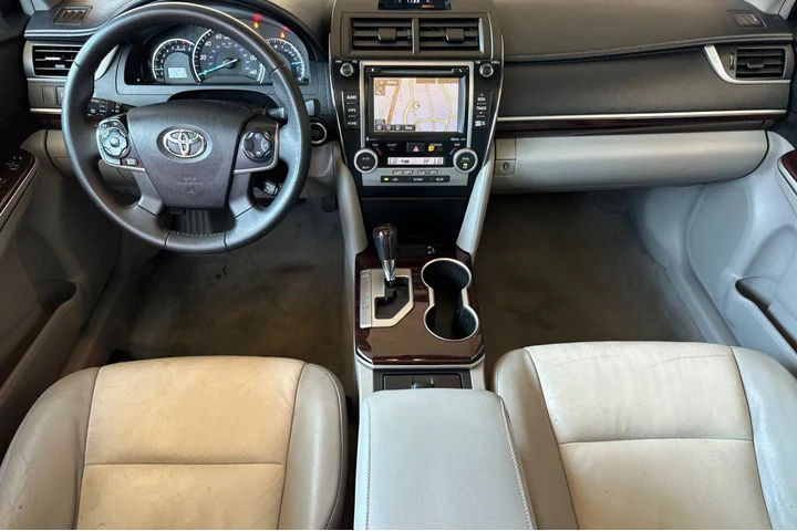 $16000 : Toyota Camry 2014 XLE 4dr Se image 6