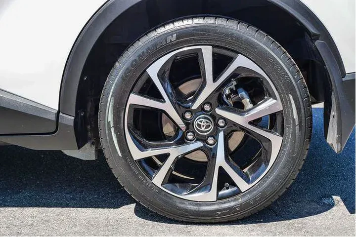 $17500 : Toyota C-HR 2020 XLE 4dr Cro image 9