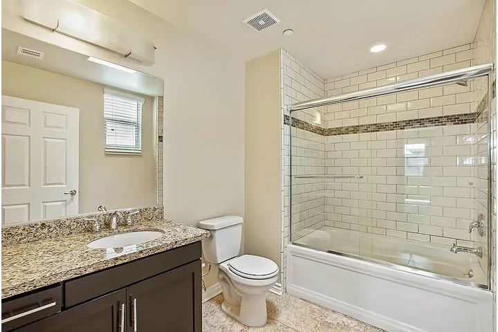 $2000 : ROOM FOR RENT IN RIVERSIDE image 1