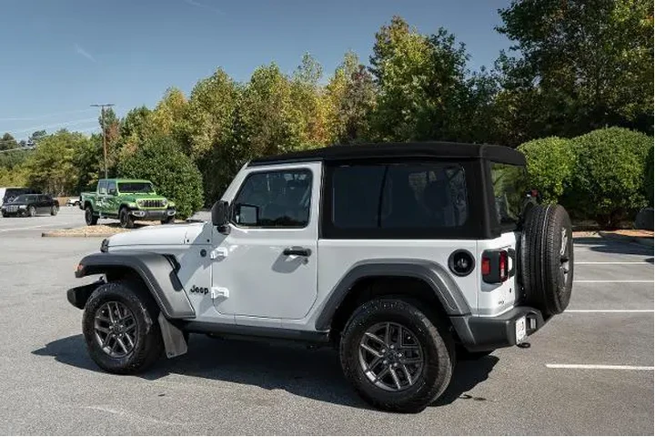 $32999 : Jeep Wrangler 2024 4x4 Sport image 7