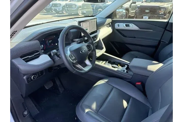 $40000 : Ford Explorer 2025 AWD Activ image 8