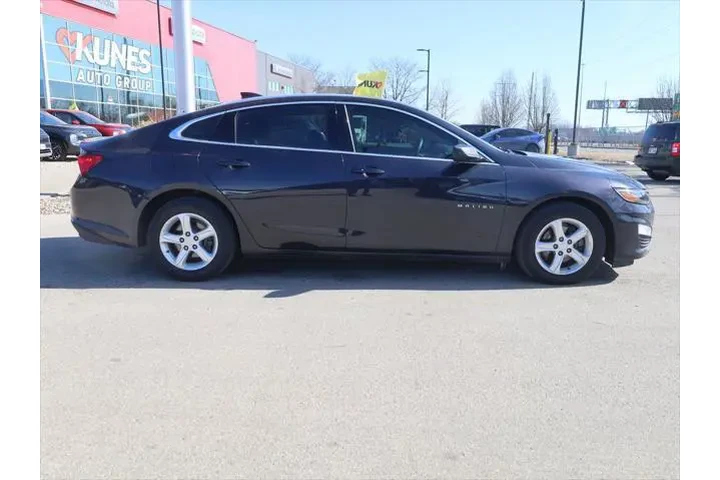 $15977 : Chevrolet Malibu 2022 LS 4dr image 5