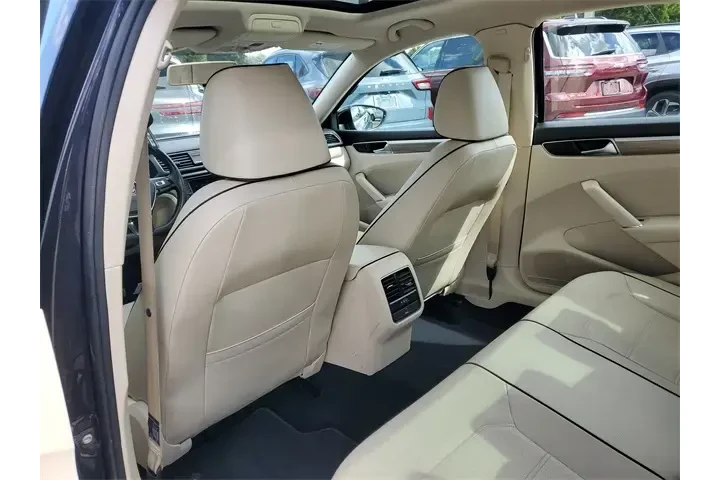 $8990 : Volkswagen Passat 2018 2.0T image 9