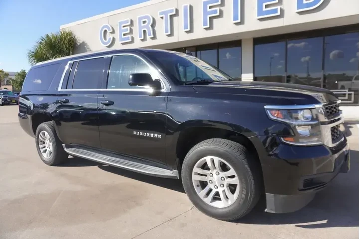 Chevrolet Suburban 2019 4x2 image 1