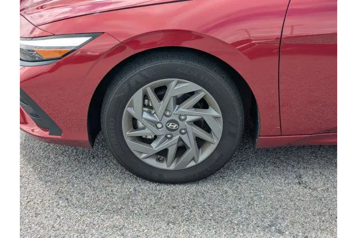 $23995 : Hyundai ELANTRA 2024 SEL 4dr image 10