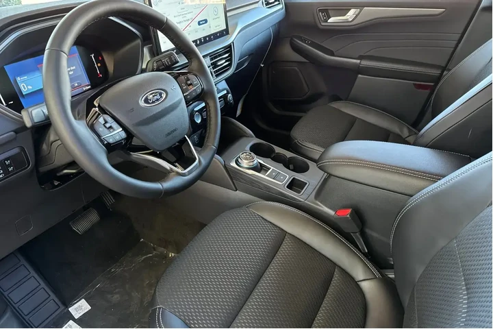 Ford Escape Plug-In Hybrid 2 image 9