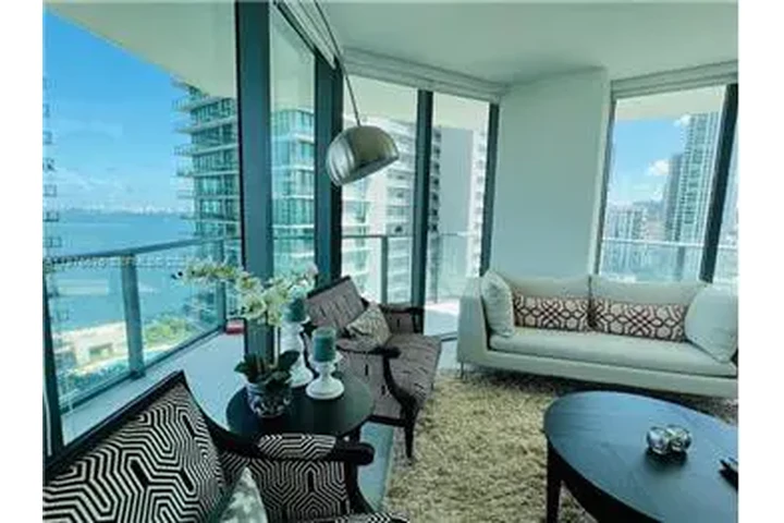 $6300 : Rental property with 3 bedro image 3