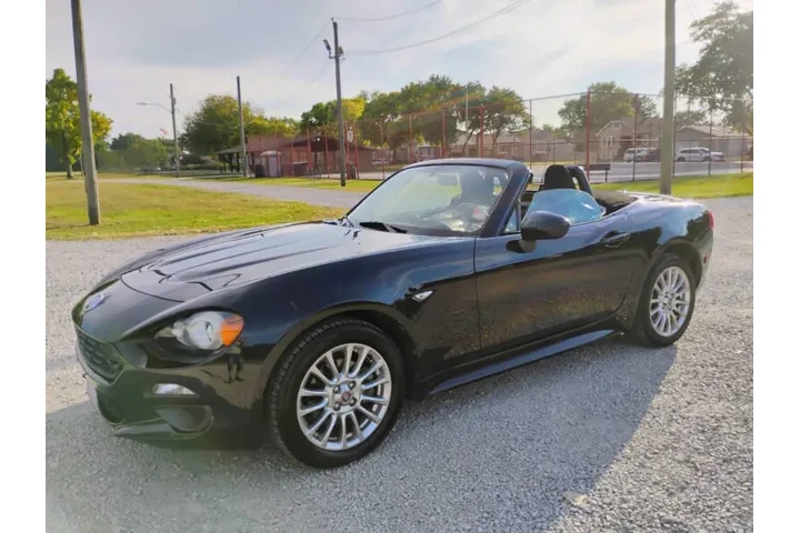 $11995 : 2017 FIAT 124 Spider Classica image 4